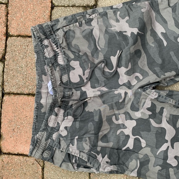 Mendocino Camo Cargo Pants - Picture 2 of 5